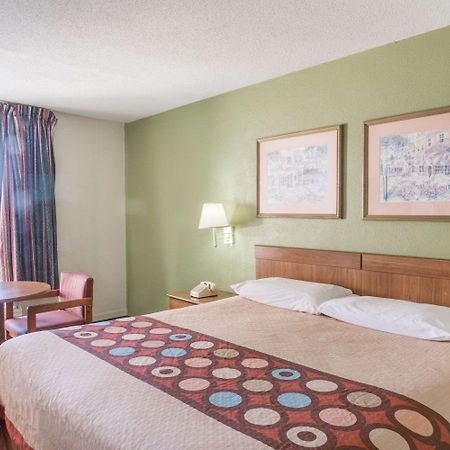 Super 8 By Wyndham Tifton Ξενοδοχείο Εξωτερικό φωτογραφία