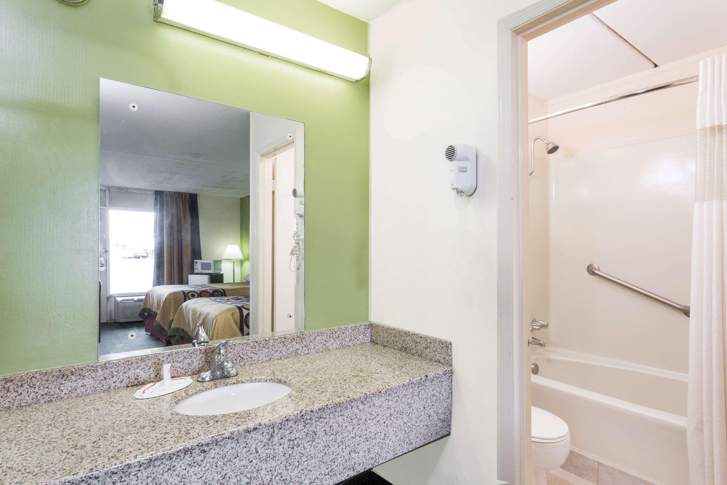 Super 8 By Wyndham Tifton Ξενοδοχείο Εξωτερικό φωτογραφία