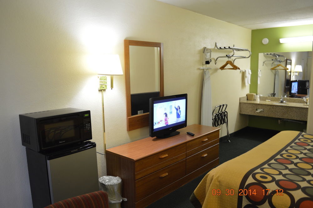 Super 8 By Wyndham Tifton Ξενοδοχείο Εξωτερικό φωτογραφία
