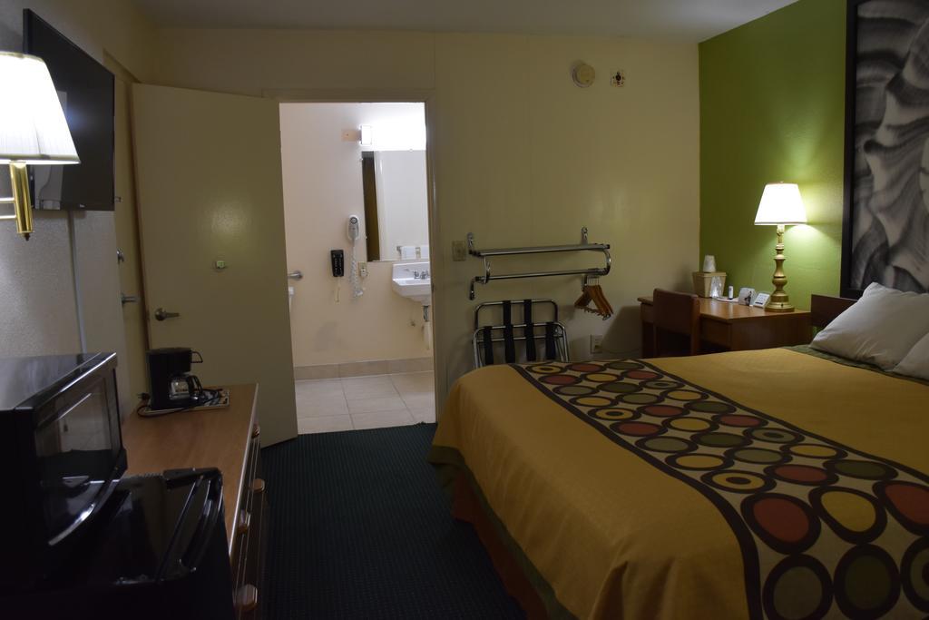 Super 8 By Wyndham Tifton Ξενοδοχείο Εξωτερικό φωτογραφία