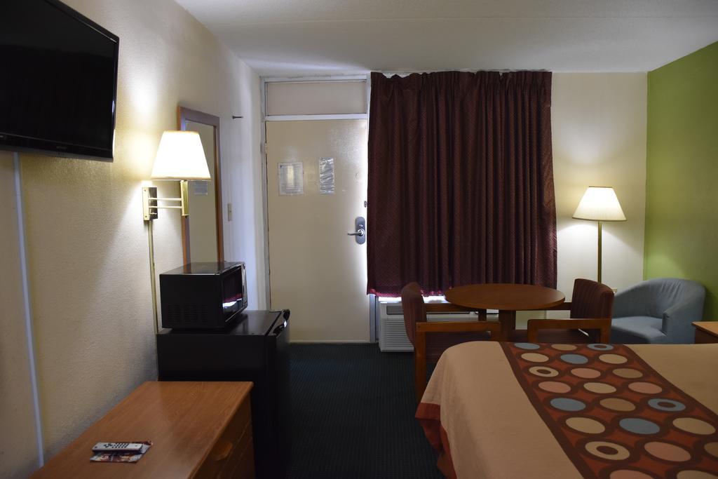 Super 8 By Wyndham Tifton Ξενοδοχείο Εξωτερικό φωτογραφία