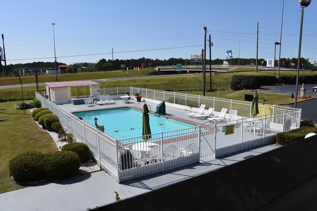 Super 8 By Wyndham Tifton Ξενοδοχείο Εξωτερικό φωτογραφία