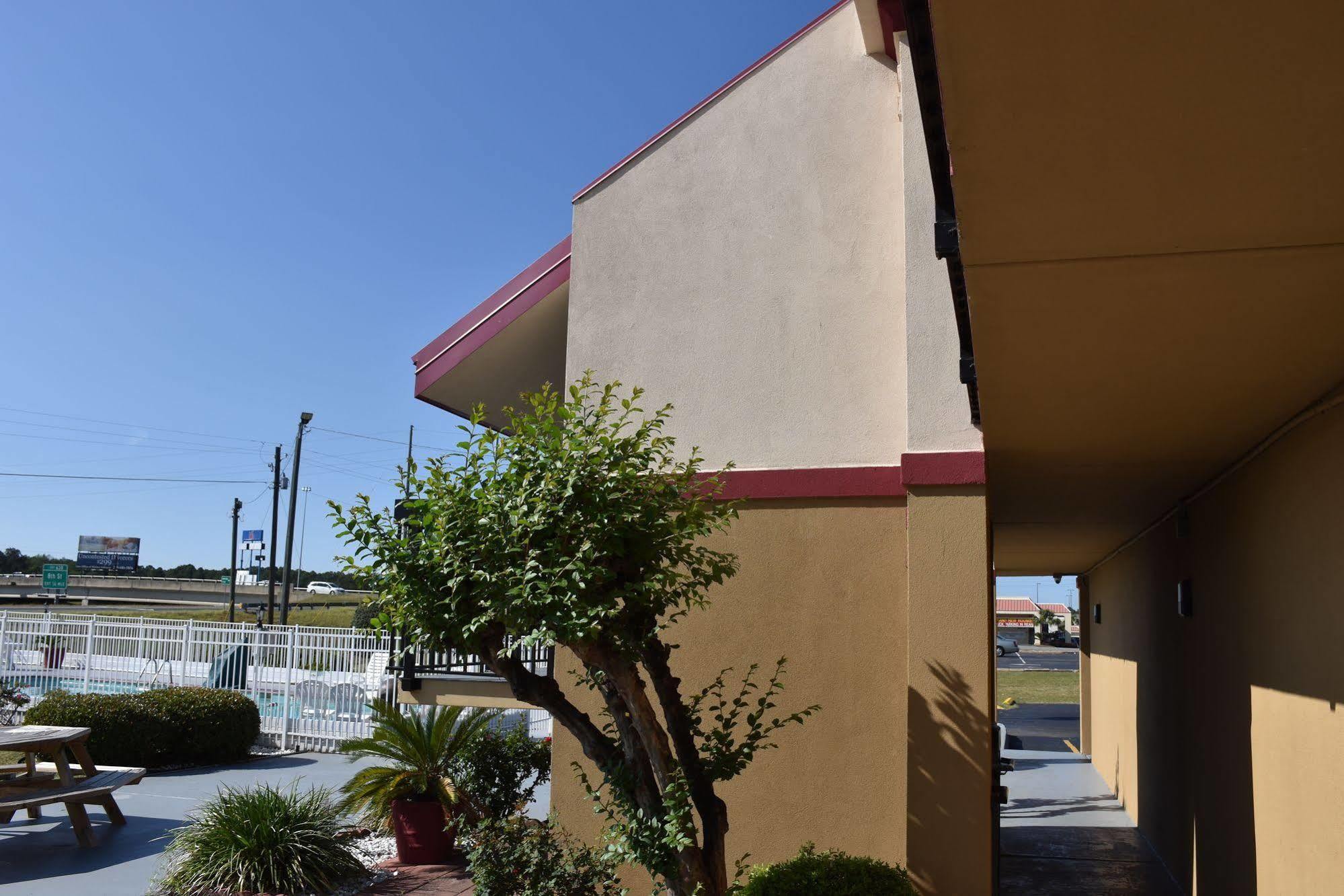 Super 8 By Wyndham Tifton Ξενοδοχείο Εξωτερικό φωτογραφία